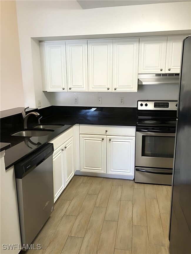 8255 Ibis Club Dr in Naples, FL - Building Photo - Building Photo