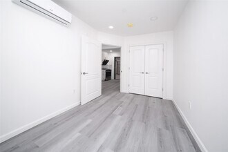 160-18 Sanford Ave-Unit -1st Floor in Queens, NY - Building Photo - Building Photo