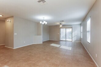 2541 S De Soto Rd in Apache Junction, AZ - Foto de edificio - Building Photo