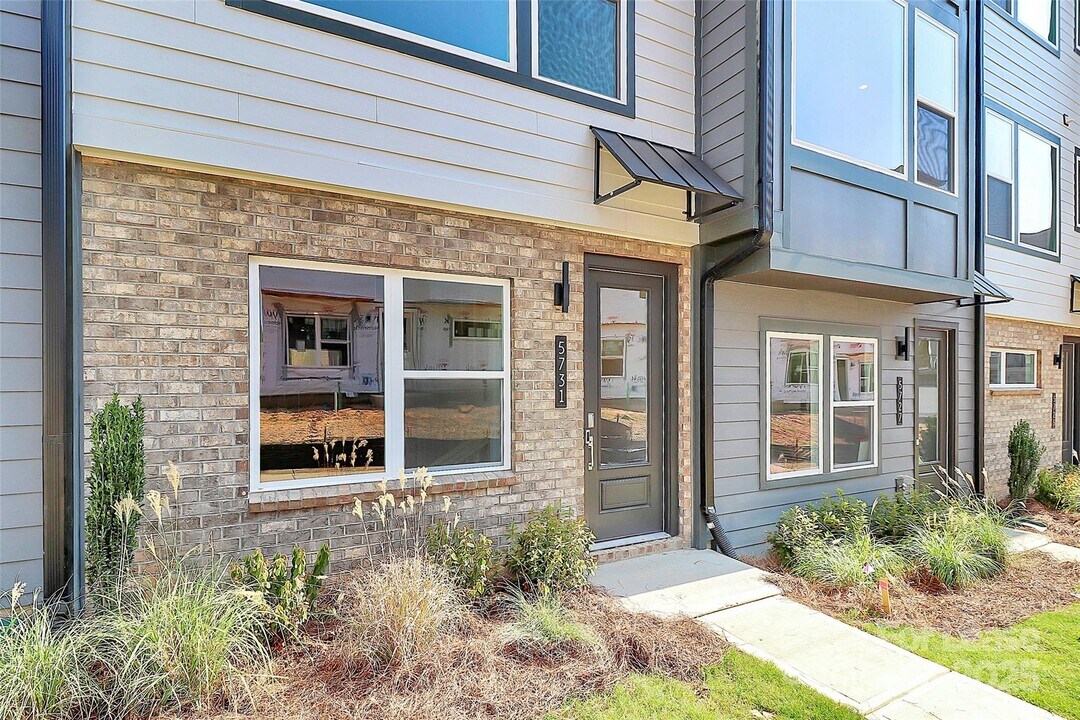 5731 Castlerea Dr in Charlotte, NC - Building Photo