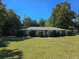 1109 Sussex Ln in Pensacola, FL - Building Photo
