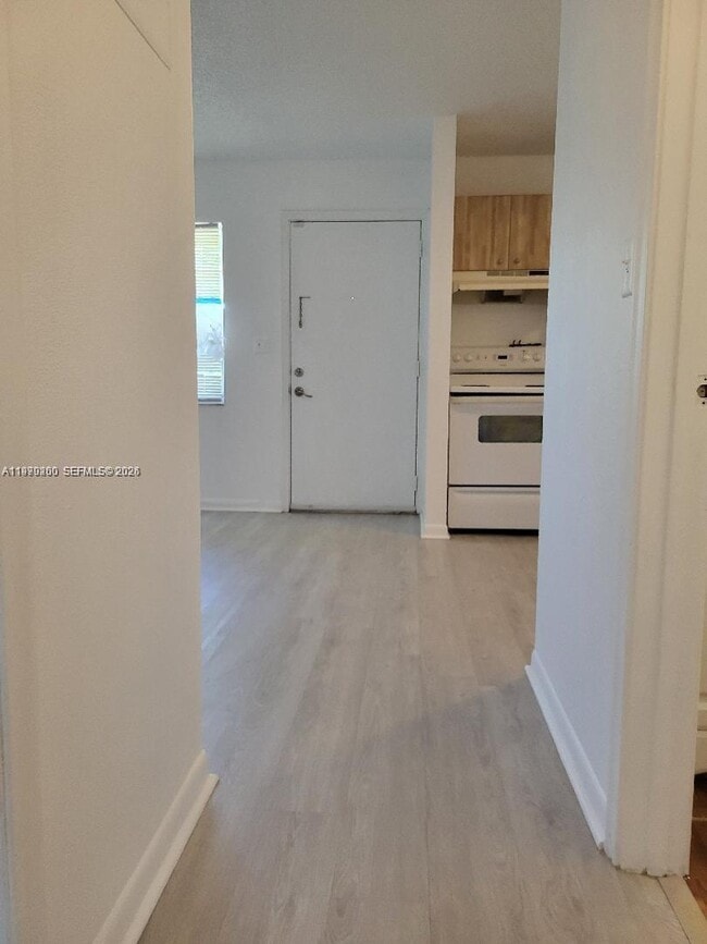 5156 NE 6th Ave in Oakland Park, FL - Foto de edificio - Building Photo