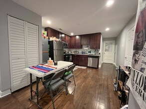 2541 W Cortland St in Chicago, IL - Foto de edificio - Building Photo