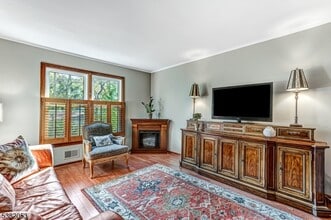 2 Colonial Ct in High Bridge, NJ - Building Photo - Building Photo