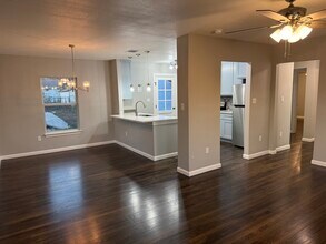 415 W Mariposa Dr in San Antonio, TX - Building Photo - Building Photo