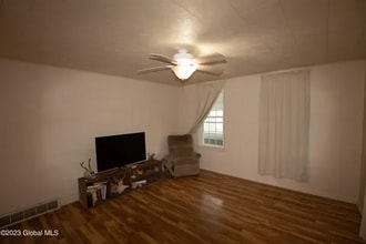 74 W 8th Ave in Gloversville, NY - Building Photo - Building Photo