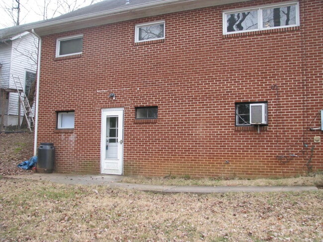 901 Park St in Charlottesville, VA - Building Photo - Building Photo