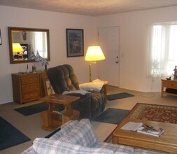 60 Windsor Ct in Sequim, WA - Foto de edificio - Building Photo