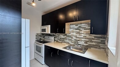 11105 NE 9th Ave in Biscayne Park, FL - Building Photo - Building Photo