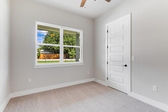 1255 Pecan Valley Dr in Marble Falls, TX - Building Photo - Building Photo