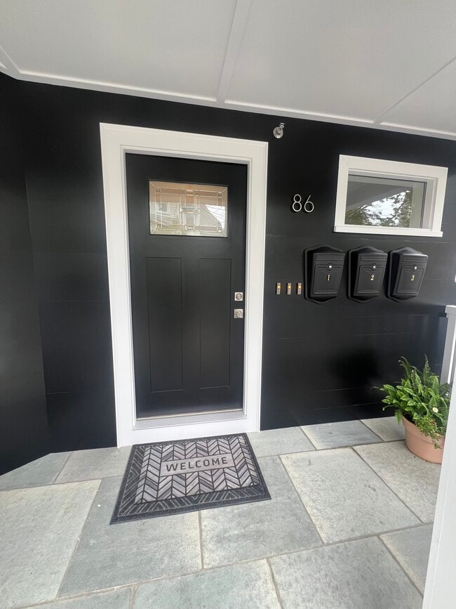 86 Orchard St, Unit #1 in Medford, MA - Foto de edificio - Building Photo