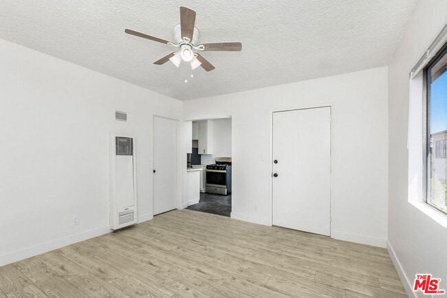 2614 Michigan Ave in Los Angeles, CA - Building Photo - Building Photo