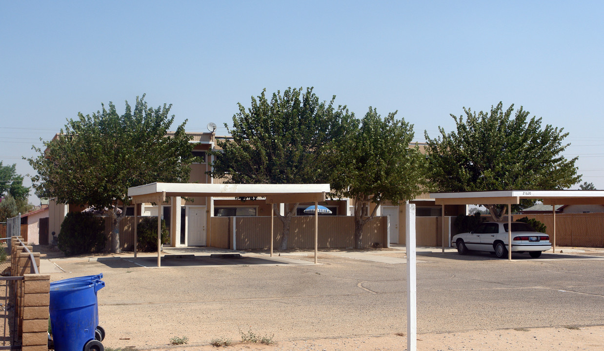 21620 Laguna Rd in Apple Valley, CA - Building Photo