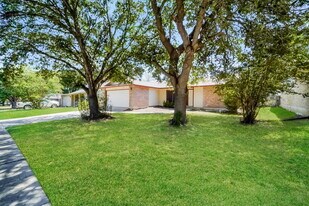 7534 Rustic Trail in San Antonio, TX - Building Photo