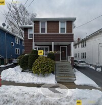 24 Chetwynd Rd, Unit 1 in Somerville, MA - Building Photo