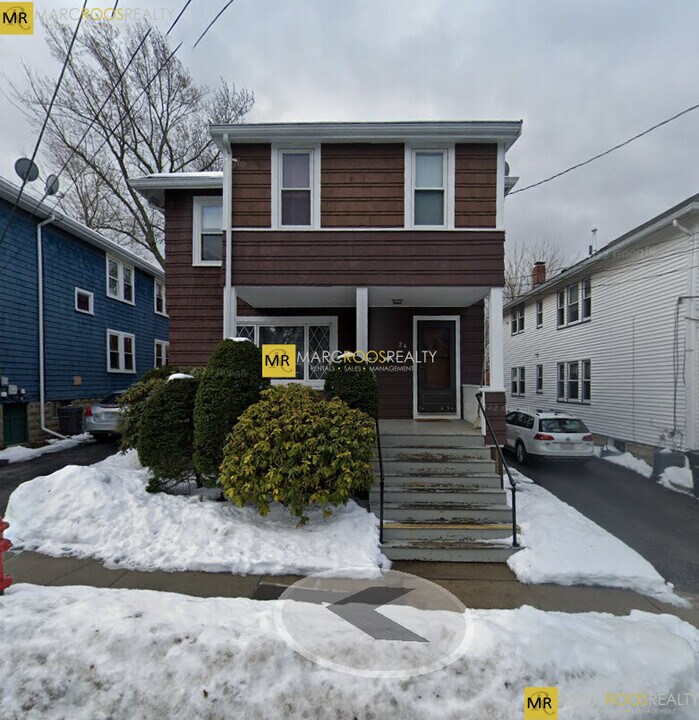 24 Chetwynd Rd, Unit 1 in Somerville, MA - Foto de edificio