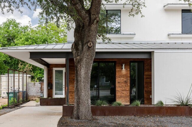 1811 Justin Ln in Austin, TX - Building Photo - Building Photo