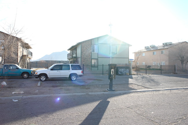 1860 Fulstone Way in Las Vegas, NV - Foto de edificio - Building Photo