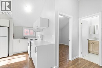 2 Windsor St in Hamilton, ON - Building Photo - Building Photo