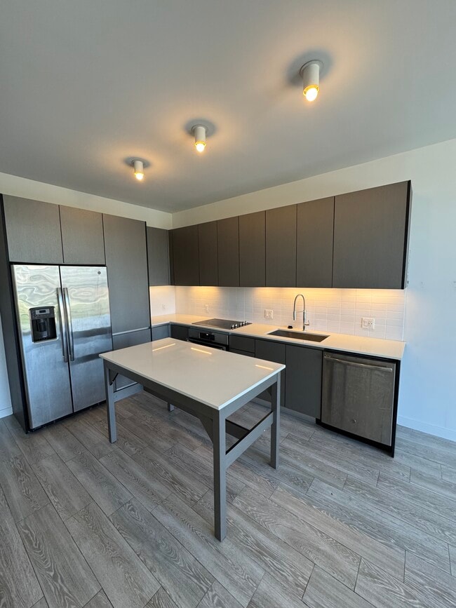 160 NW 27th St, Unit A2 in Miami, FL - Foto de edificio - Building Photo