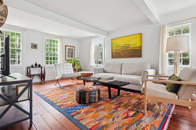 852 Springs Fireplace Rd in East Hampton, NY - Building Photo - Building Photo