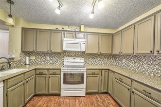 1654 Kingspoint Dr in Carrollton, TX - Building Photo - Building Photo