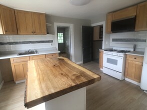 124 Parker St, Unit A in Maynard, MA - Building Photo - Building Photo