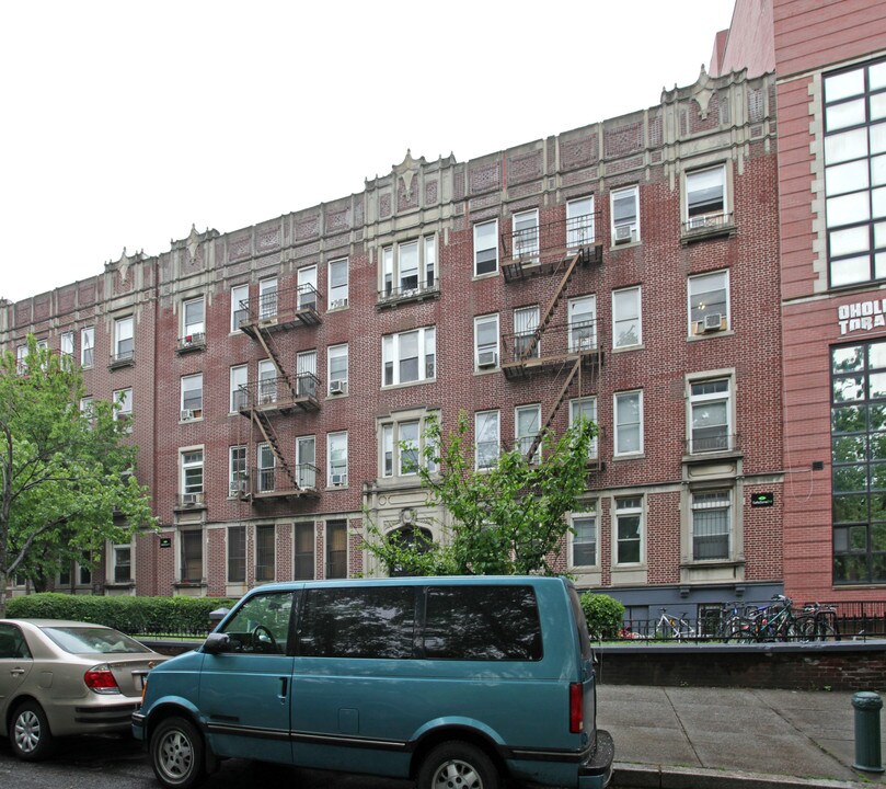 645 Eastern Pky in Brooklyn, NY - Building Photo