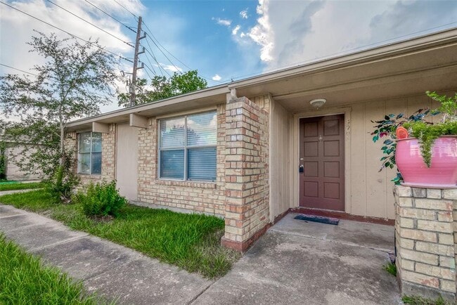 3906 Quiet Pl Dr in Houston, TX - Foto de edificio - Building Photo