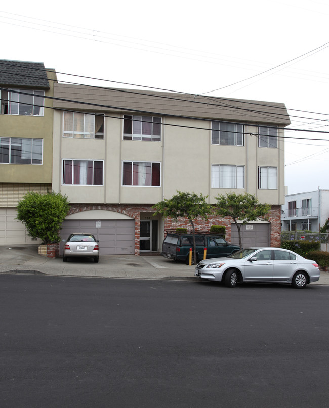 550 Lisbon St in Daly City, CA - Building Photo - Building Photo