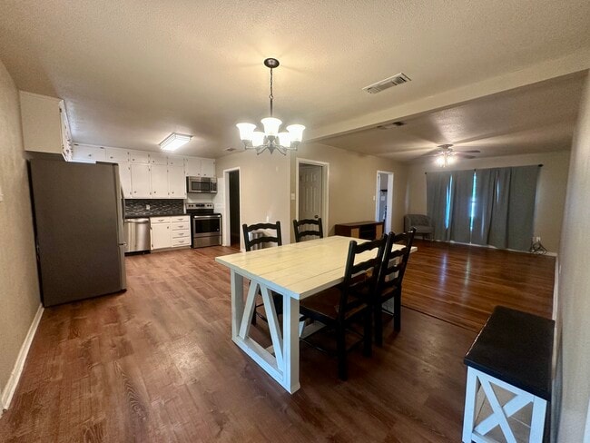 1316 Eastview Dr in Weatherford, TX - Building Photo - Building Photo