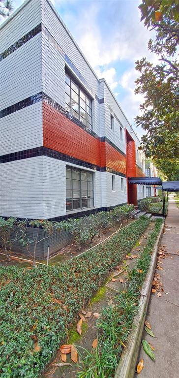 5611 Jackson St photo'