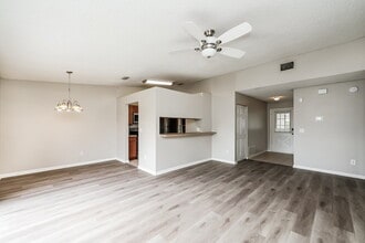 317 Regal Park Dr in Valrico, FL - Building Photo - Building Photo