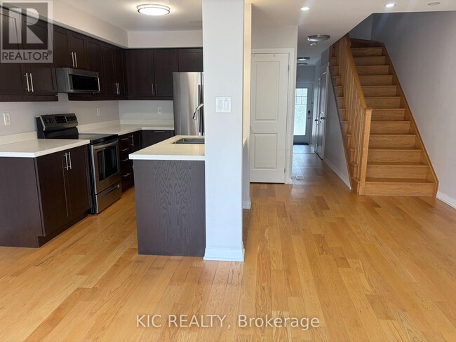 62 King George Way in Bowmanville, ON - Building Photo - Building Photo