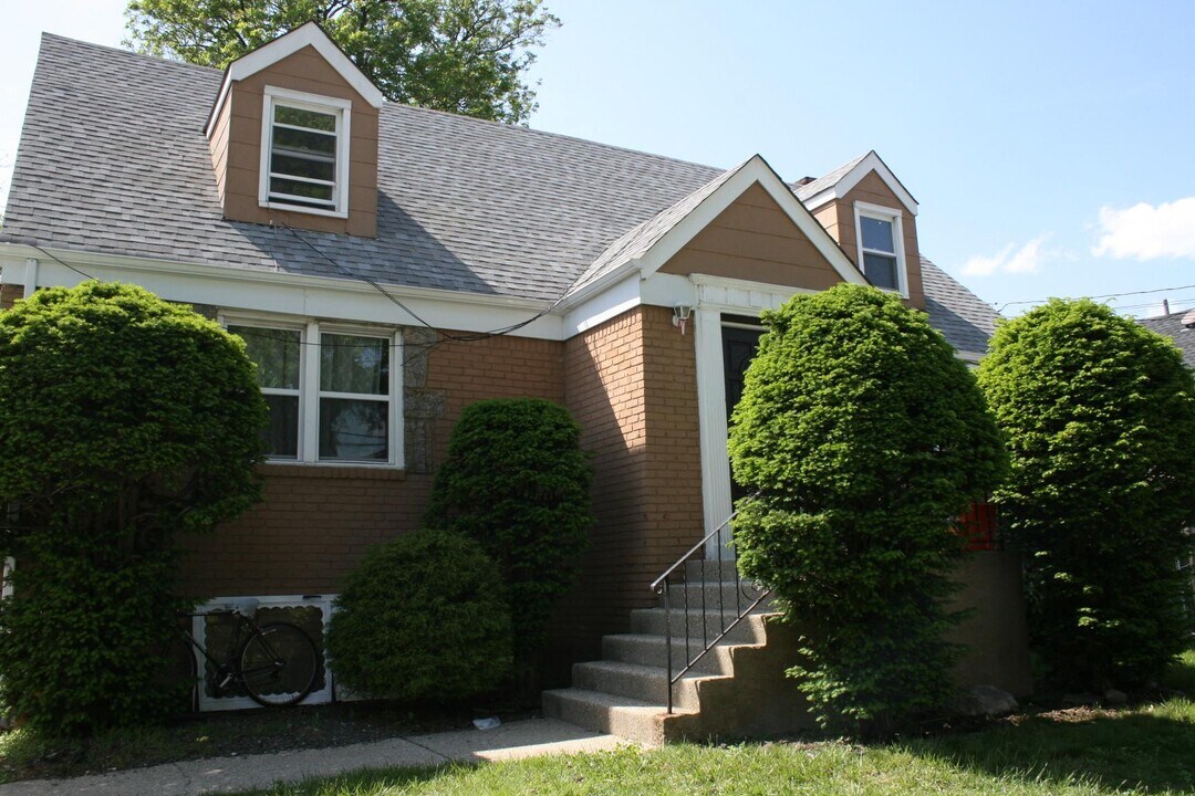 16 Butler Blvd in Elmont, NY - Building Photo