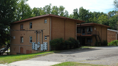 300 W Trinity Ave in Durham, NC - Building Photo - Building Photo