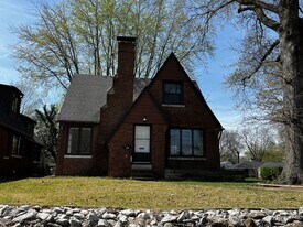 751 S St James Blvd in Evansville, IN - Building Photo