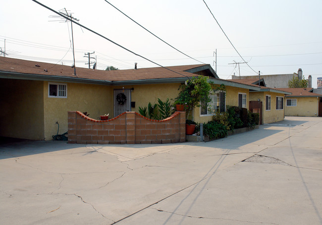 15429 Mansel Ave in Lawndale, CA - Building Photo - Building Photo