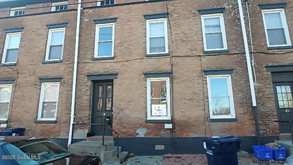 18 Cataract St in Cohoes, NY - Foto de edificio