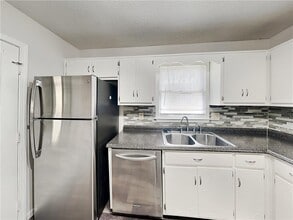 65 Homeport Dr in Newnan, GA - Building Photo - Building Photo