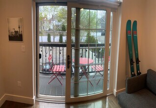 434 McGrath Hwy, Unit 315 in Somerville, MA - Foto de edificio - Building Photo