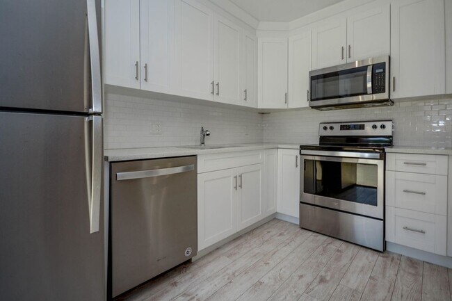 3157 Gardens E Dr in Palm Beach Gardens, FL - Building Photo - Building Photo