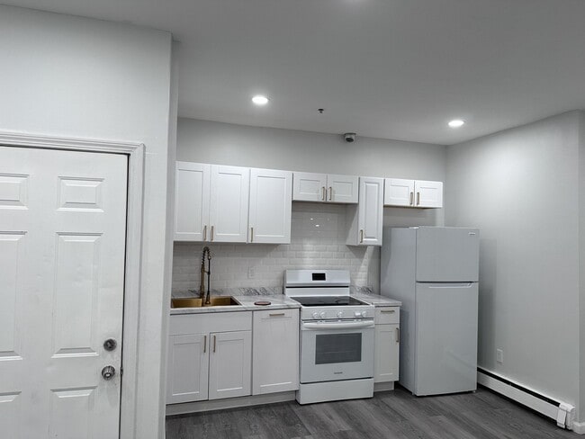 78 N Clinton St, Unit 1