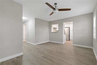 8441 Bayshore Dr in Treasure Island, FL - Building Photo - Building Photo