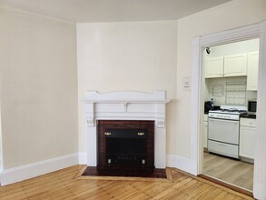 137 Bay State Rd, Unit 4 in Boston, MA - Building Photo - Building Photo