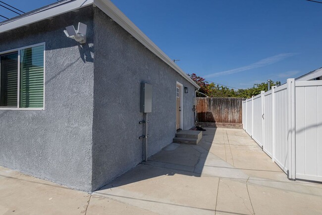 205 Robinson St in Los Angeles, CA - Foto de edificio - Building Photo