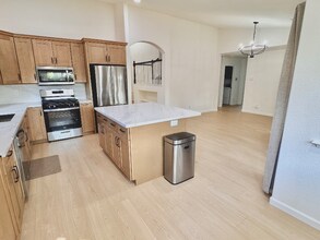 3602 Swan Ct in Merced, CA - Foto de edificio - Building Photo