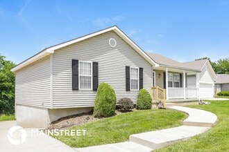 1024 NE Queens Ct in Lee's Summit, MO - Building Photo - Building Photo