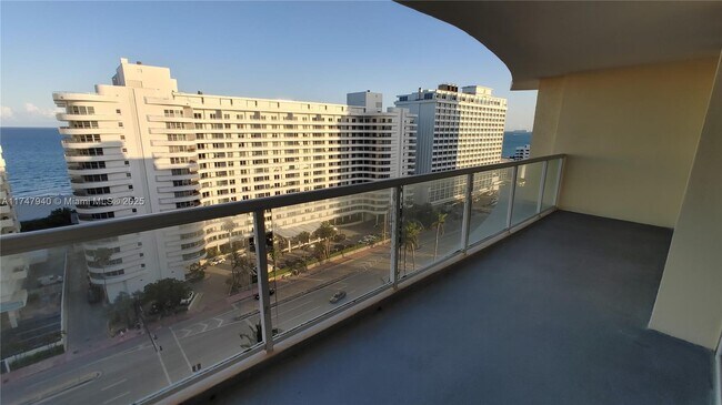 5600 Collins Ave, Unit 16-Y in Miami Beach, FL - Building Photo - Building Photo