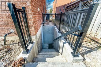 133 Bernard Ave in Richmond Hill, ON - Building Photo - Building Photo